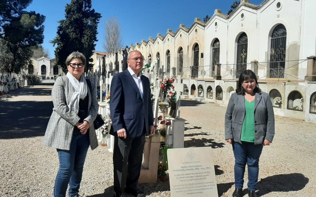 🔊 Una placa recorda que Cipriano Martos va estar enterrat 40 anys al cementiri de Reus